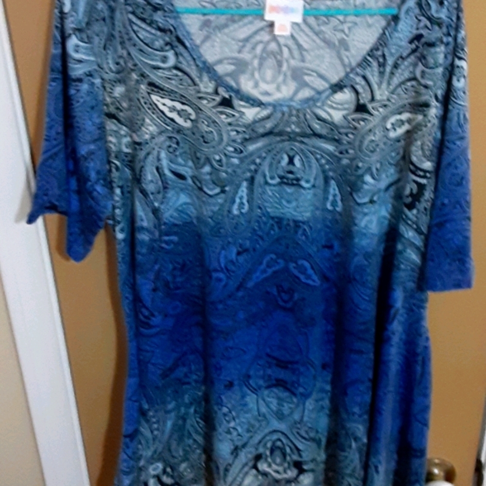 LuLaRoe top